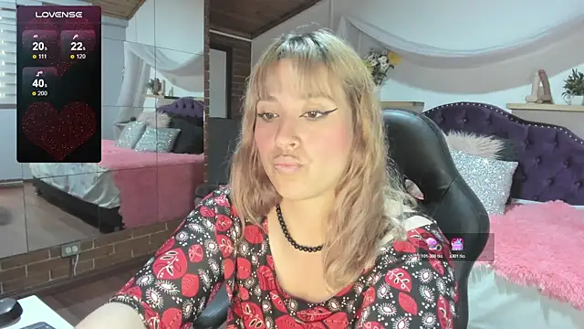 sophialyh 1 online show from October 31, 1:56 pm