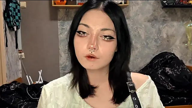 Beeping Creature online show from November 21, 5:00 pm