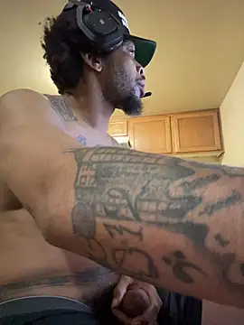 thefreakscomeoutatnight online show from April 24, 8:06 am