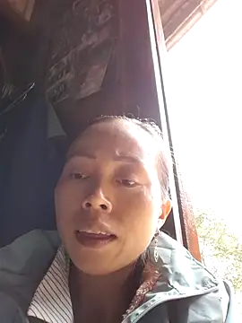 Snapshot of Tuyet_xx chatting on November 6, 4:13 am Tuyet xx online show from November 6, 4:13 am