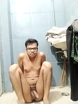 Snapshot of sexybobby13 chatting on October 28, 9:02 am sexybobby13 online show from October 28, 9:02 am