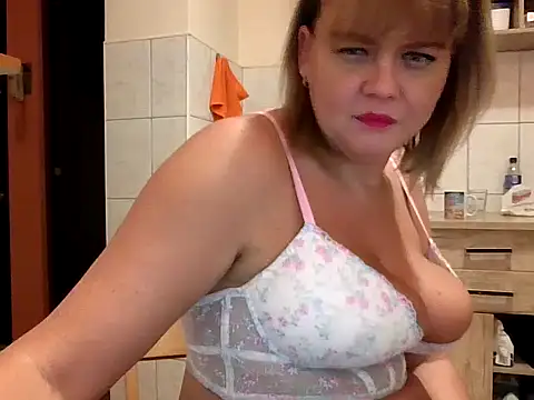 Snapshot of roxy863086 chatting on October 3, 6:27 pm roxy863086 online show from October 3, 6:27 pm