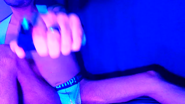 Snapshot of highinhtxx chatting on October 23, 4:34 am highinhtxx online show from October 23, 4:34 am