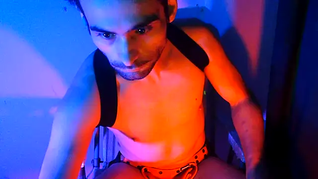 Snapshot of highinhtxx chatting on November 5, 10:43 pm highinhtxx online show from November 5, 10:43 pm