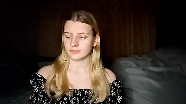 LynteriLain online show from October 16, 8:21 pm