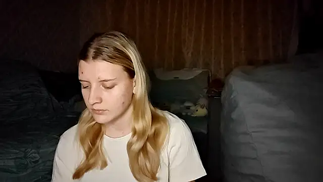 LynteriLain online show from October 20, 8:09 pm