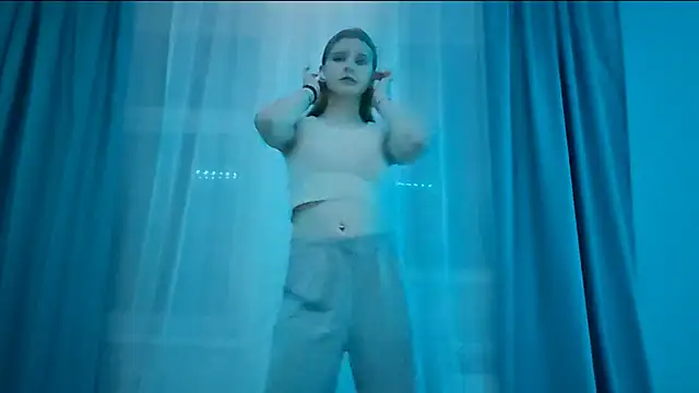 LynteriLain online show from November 20, 8:30 pm