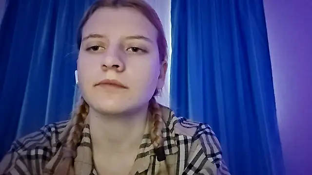 LynteriLain online show from December 3, 5:26 am