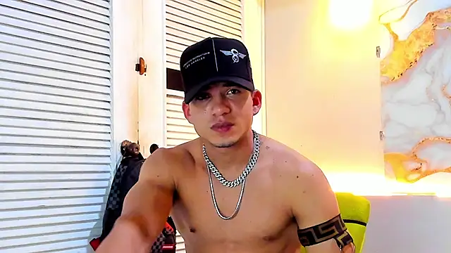 Snapshot of daniscot chatting on November 6, 4:02 am daniscot online show from November 6, 4:02 am