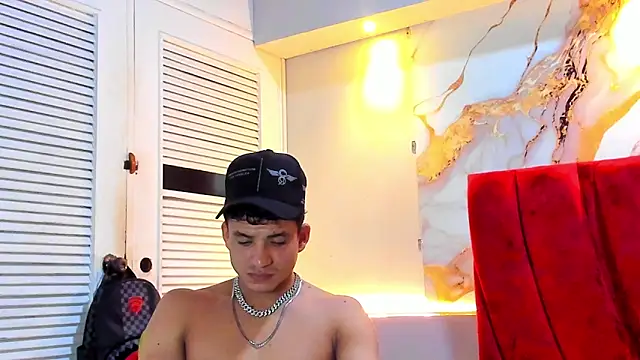 Snapshot of daniscot chatting on November 17, 3:45 am daniscot online show from November 17, 3:45 am