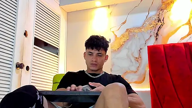 Snapshot of daniscot chatting on November 25, 3:50 am daniscot online show from November 25, 3:50 am