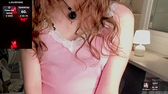 Snapshot of LewisThrone chatting on November 7, 1:05 am LewisThrone online show from November 7, 1:05 am