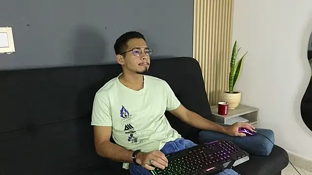 Snapshot of Jaybrown__1 chatting on October 14, 11:22 am Jaybrown 1 online show from October 14, 11:22 am