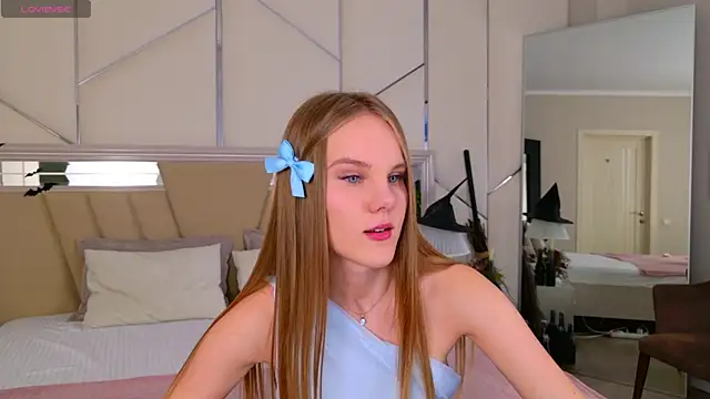 Lili Lohan online show from October 29, 5:14 pm