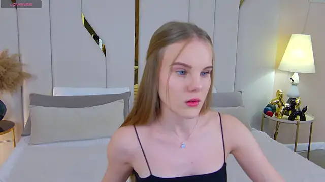 Lili Lohan online show from November 10, 5:01 pm