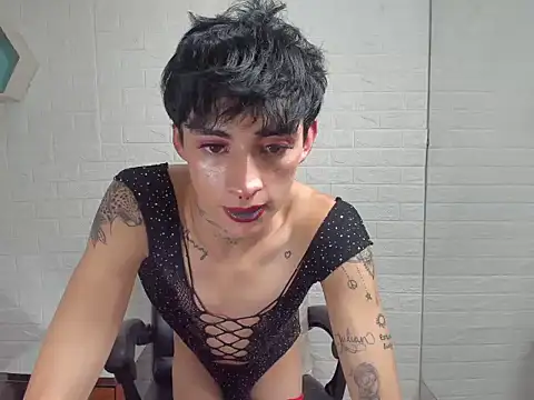 Snapshot of Mila_Leon chatting on October 1, 3:34 am Mila Leon online show from October 1, 3:34 am