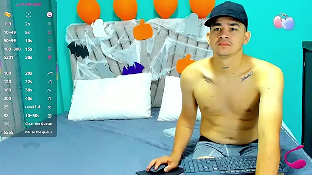 Laura King online show from October 27, 7:07 pm