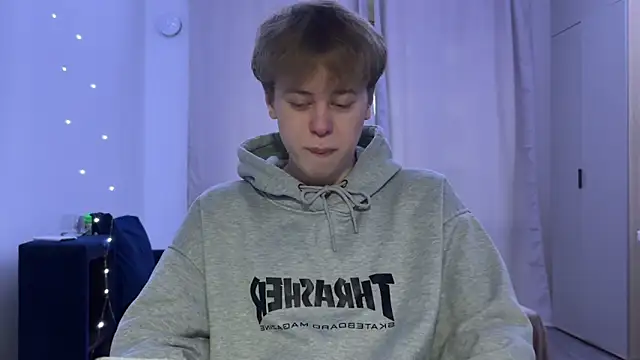  bee boy  online show from November 21, 1:10 pm