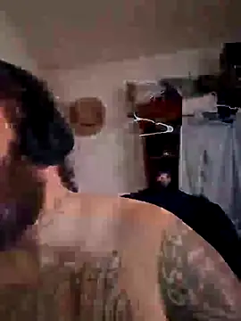 Snapshot of Dong915915 chatting on December 22, 11:51 am Dong915915 online show from December 22, 11:51 am