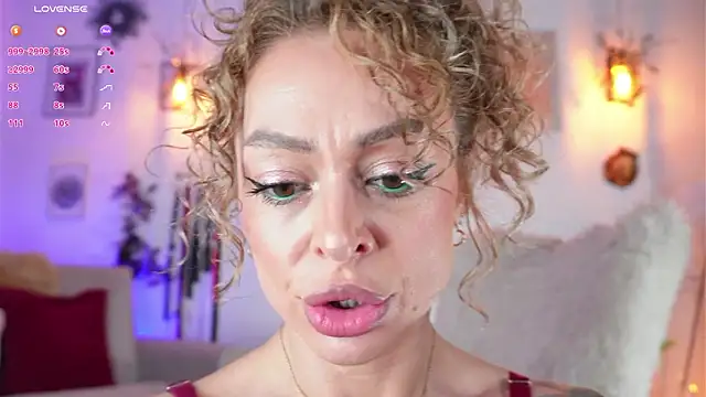 curlynatashaa online show from January 17, 5:45 am