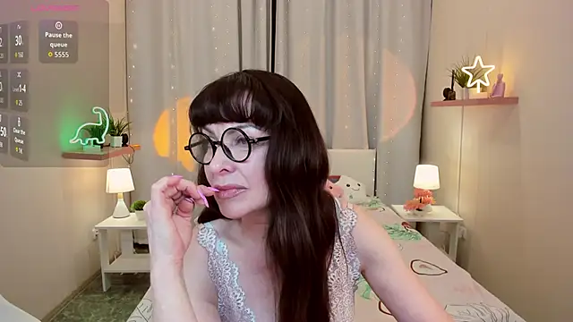 LindaRomero online show from November 27, 7:43 am