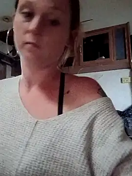 Queen2454 online show from April 11, 12:48 am