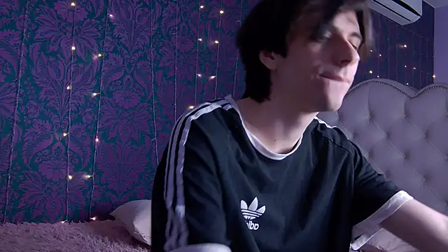 Ellis Rin online show from October 19, 9:04 pm