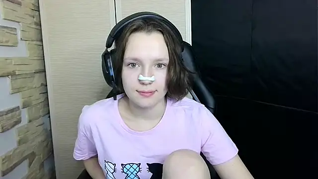 Snapshot of Diana-back chatting on November 13, 12:26 pm Diana-back online show from November 13, 12:26 pm