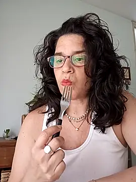 MoritaSalvaj online show from October 14, 8:20 pm