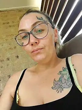 Snapshot of Sinful_Kait_XX chatting on November 10, 2:43 am Sinful Kait XX online show from November 10, 2:43 am