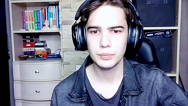 Snapshot of _Chris_Next_Door_ chatting on October 9, 5:00 pm  Chris Next Door  online show from October 9, 5:00 pm