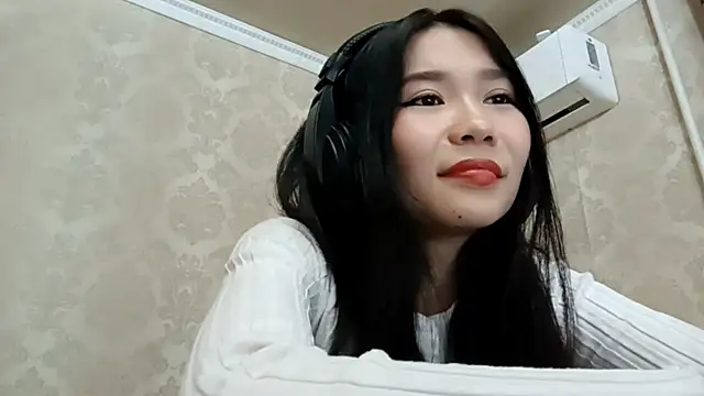Snapshot of YukiShaapan chatting on October 9, 10:13 am YukiShaapan online show from October 9, 10:13 am