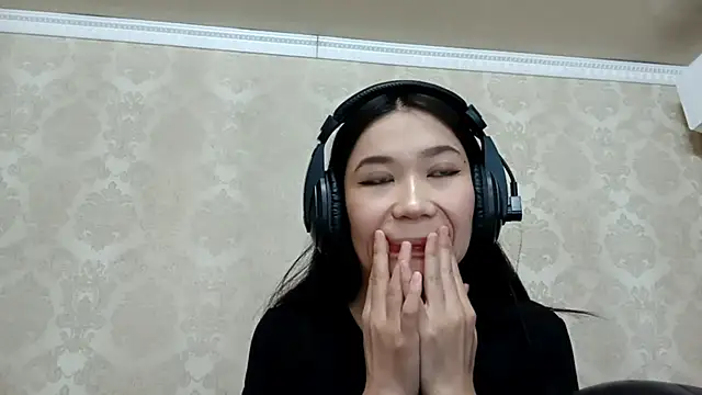 Snapshot of YukiShaapan chatting on October 15, 10:15 am YukiShaapan online show from October 15, 10:15 am