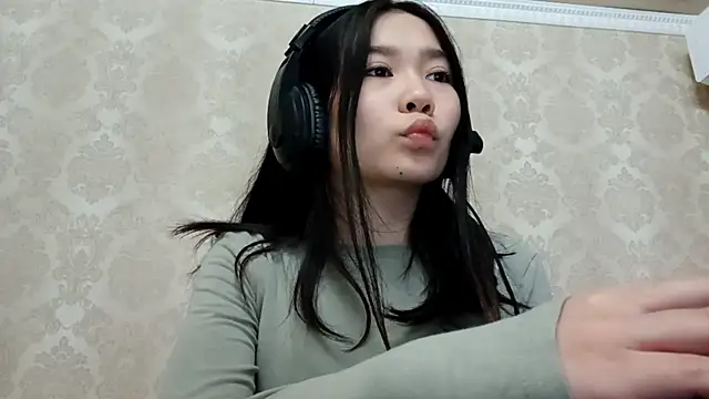 Snapshot of YukiShaapan chatting on October 16, 10:16 am YukiShaapan online show from October 16, 10:16 am