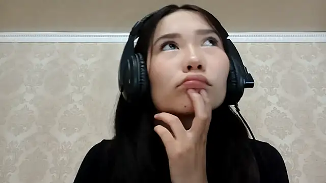 Snapshot of YukiShaapan chatting on October 18, 11:33 am YukiShaapan online show from October 18, 11:33 am