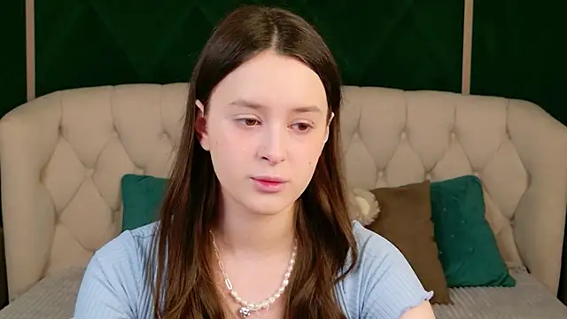 EvaSwen online show from April 27, 6:33 am