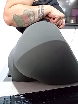 Snapshot of rojita-rojita chatting on December 18, 6:41 am rojita-rojita online show from December 18, 6:41 am