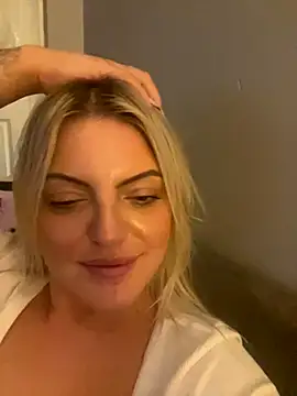 Diamondxoxx online show from October 8, 9:45 pm