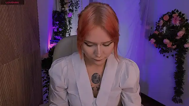 Snapshot of kitten_murray_ chatting on October 13, 6:02 am kitten murray online show from October 13, 6:02 am