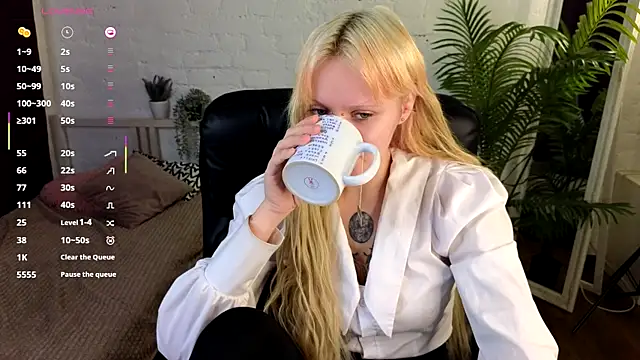 Snapshot of kitten_murray_ chatting on November 2, 5:43 am kitten murray online show from November 2, 5:43 am