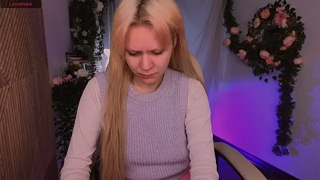 Snapshot of kitten_murray_ chatting on November 13, 6:01 am kitten murray online show from November 13, 6:01 am