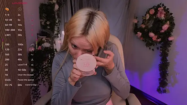 Snapshot of kitten_murray_ chatting on November 18, 5:34 am kitten murray online show from November 18, 5:34 am