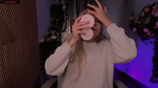 Snapshot of kitten_murray_ chatting on November 19, 5:51 am kitten murray online show from November 19, 5:51 am