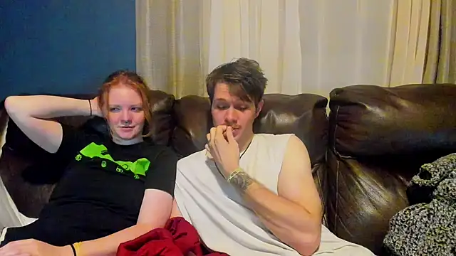 Snapshot of LoversUnleashedXO chatting on October 19, 4:13 am LoversUnleashedXO online show from October 19, 4:13 am