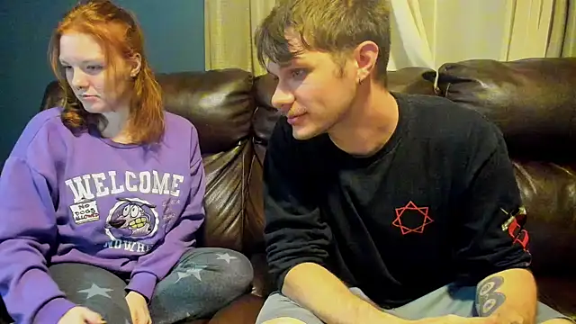 Snapshot of LoversUnleashedXO chatting on October 20, 4:02 am LoversUnleashedXO online show from October 20, 4:02 am