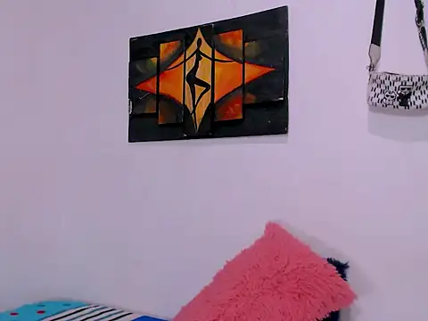 Snapshot of horny_val_ chatting on November 7, 5:18 am horny val online show from November 7, 5:18 am