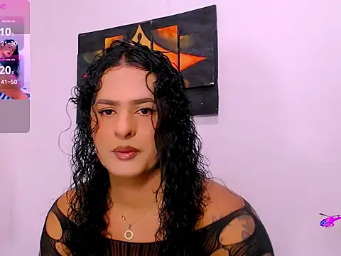 Snapshot of horny_val_ chatting on December 4, 4:33 am horny val online show from December 4, 4:33 am