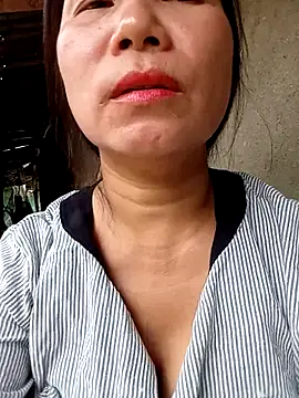Snapshot of meomeo-baby chatting on October 4, 2:42 am meomeo-baby online show from October 4, 2:42 am