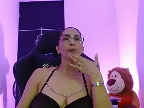 Snapshot of Angel_blackhot chatting on March 3, 2:28 am Angel blackhot online show from March 3, 2:28 am