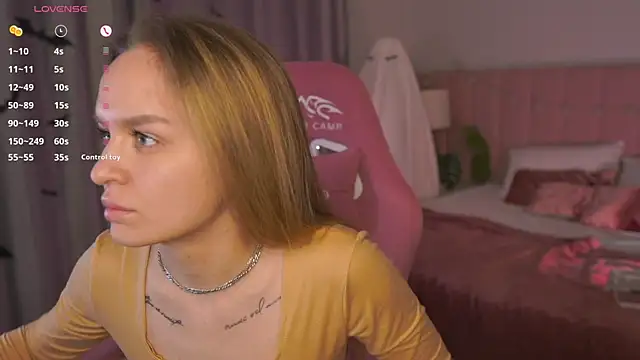 Snapshot of KathyRossi chatting on October 19, 6:36 am KathyRossi online show from October 19, 6:36 am